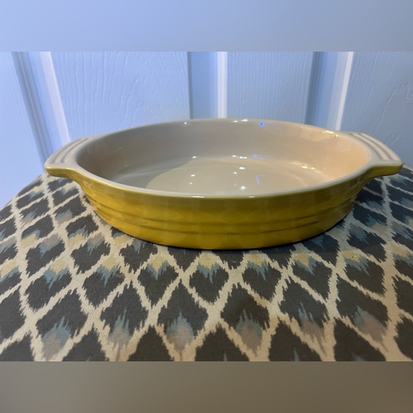 EUC Le Creuset Yellow 7x9 oval stoneware baking dish - Picture 1 of 7